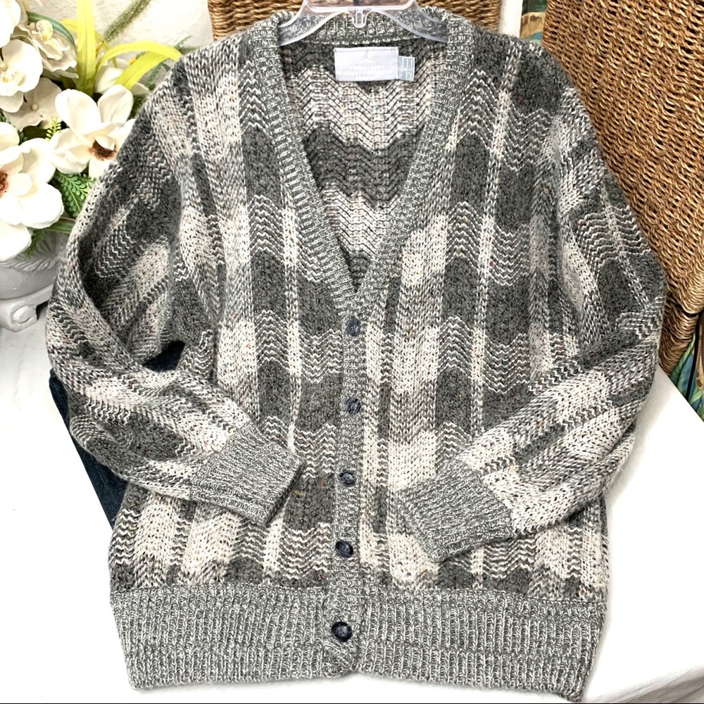 “Progressive Apparel” gray chevron knit cardigan-L